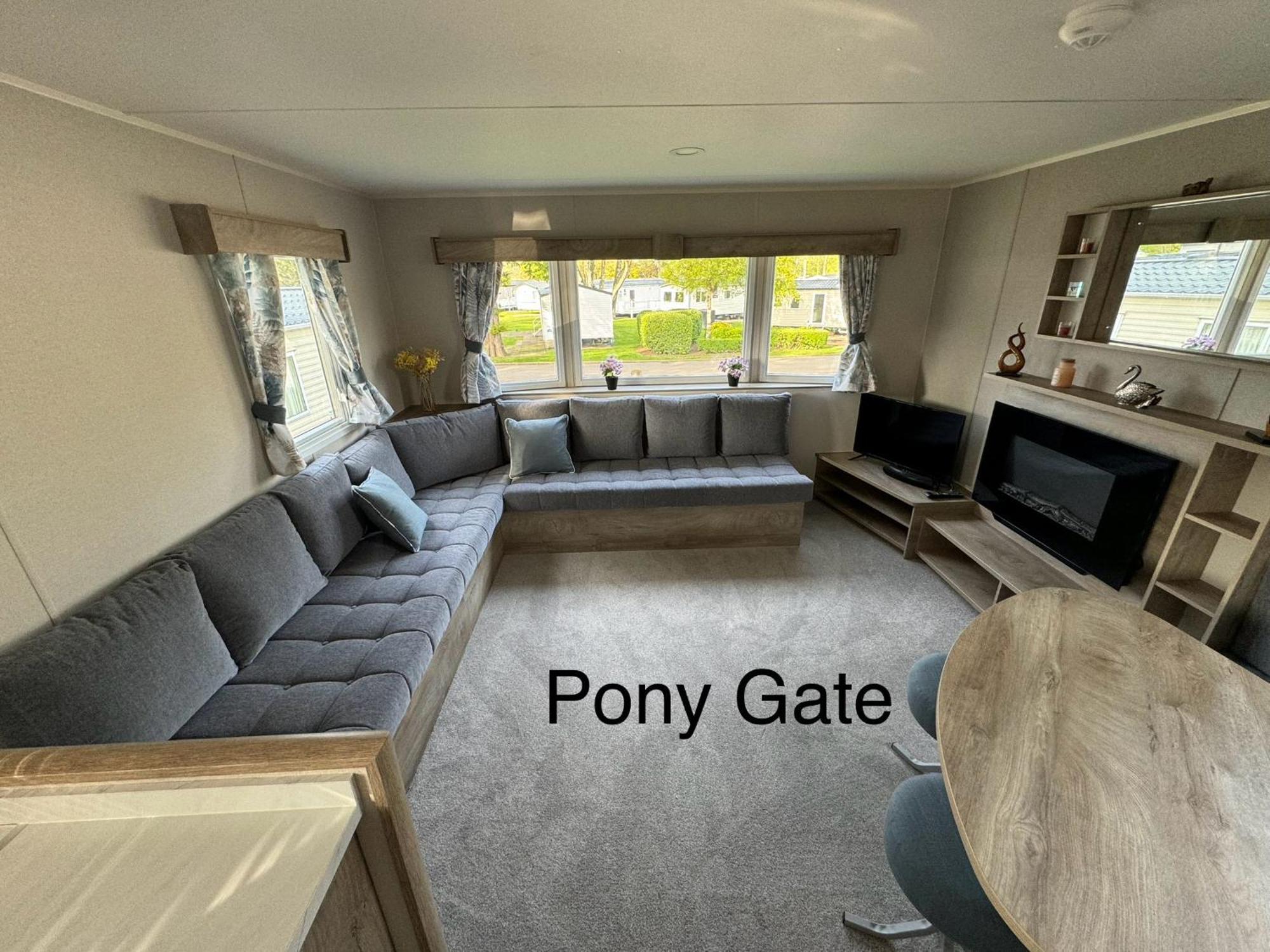 Pony Gate Caravan On Haggerstone Castle West Lawn Berwick Upon Tweed Eksteriør billede
