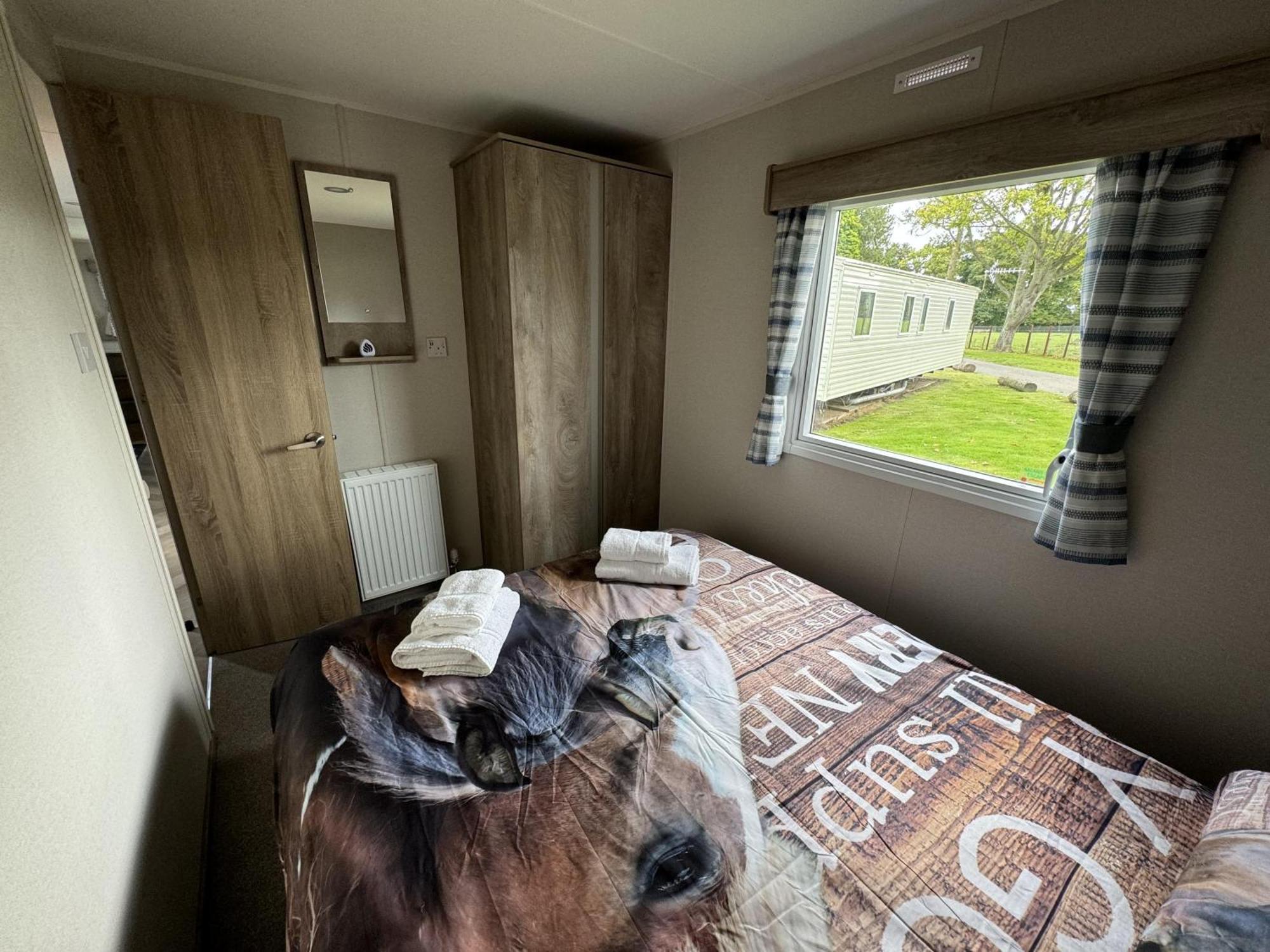 Pony Gate Caravan On Haggerstone Castle West Lawn Berwick Upon Tweed Eksteriør billede